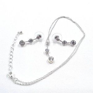 NWOT - Set - Shiny Silver Tone CZ Graduated Circle Pendant 16” Chain & Earrings